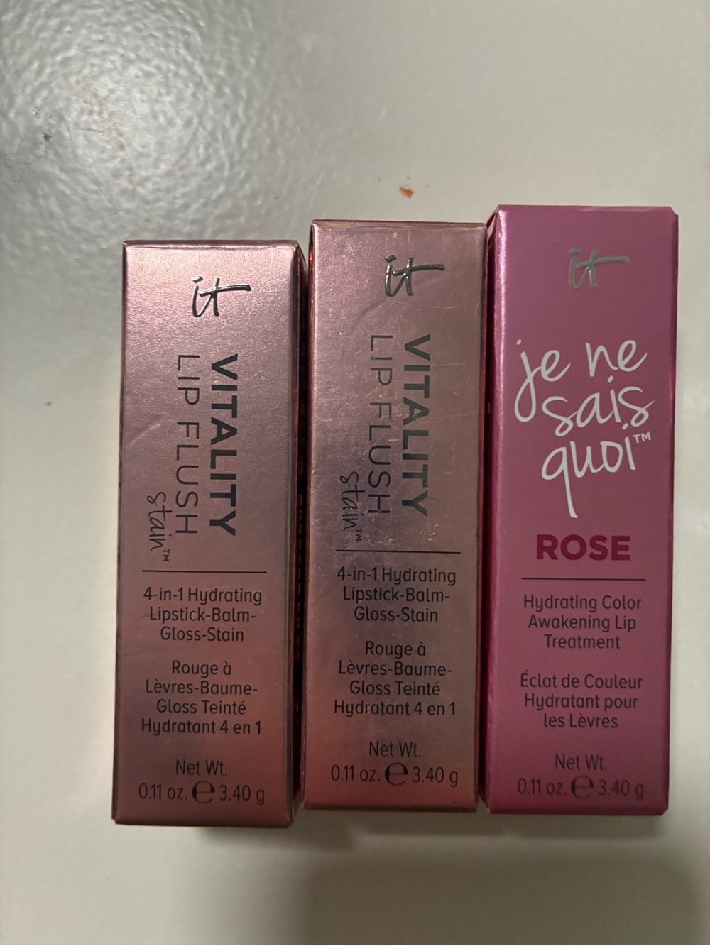 it cosmetics Vitality Lip Flush & je ne sais quoi Rose Hydrating Lip Trio - Pink